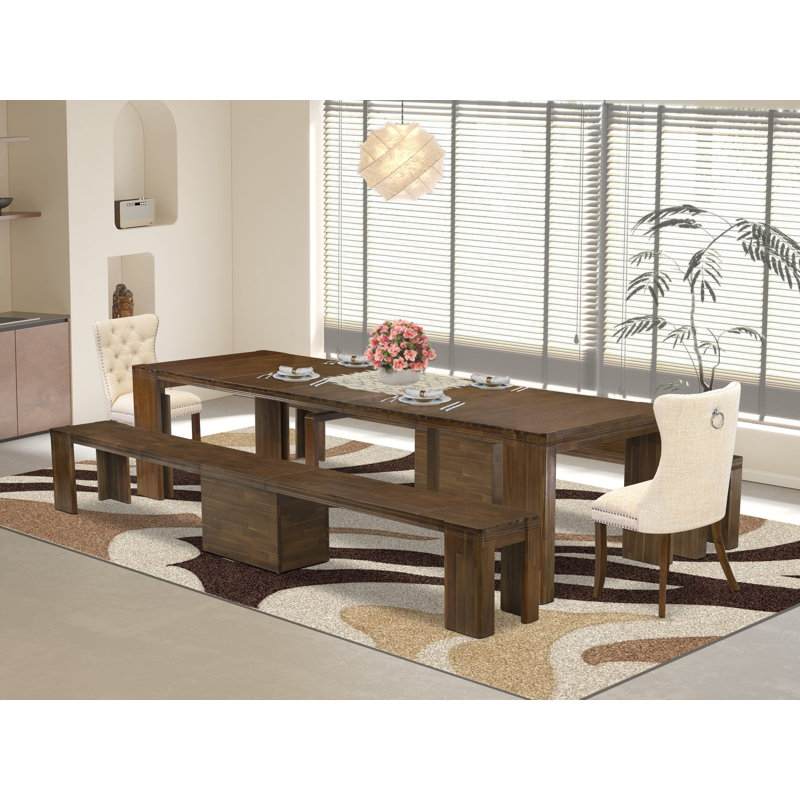 L'ensemble de salle à manger extensible 5 pièces comprend une table rectangulaire, 2 chaises de salle à manger en tissu de polyester beige clair et 2 bancs modernes, noyer antique