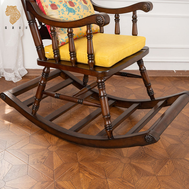 Chaise berçante en bois massif de style américain