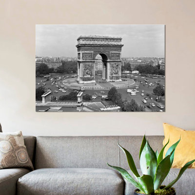 «Arc de Triomphe des années 1960 au centre de la place de Letoile, Champs-Élysées, Paris, France», reproduction de photo sur toile tendue