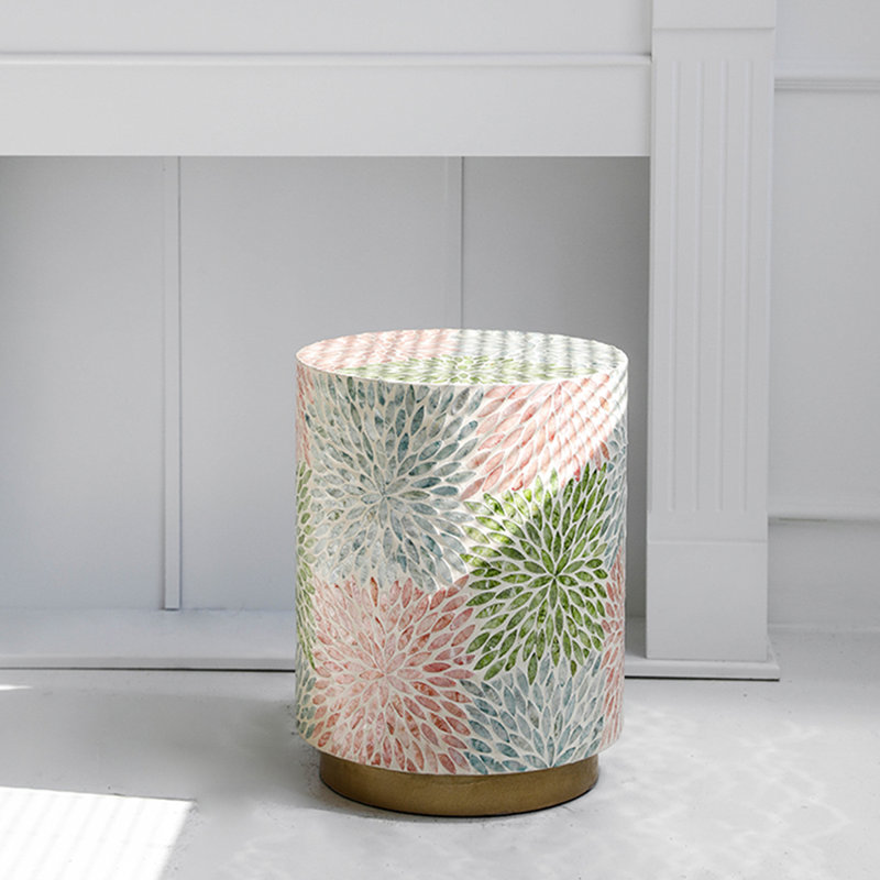 Coquillage moderne
 Table de bout
