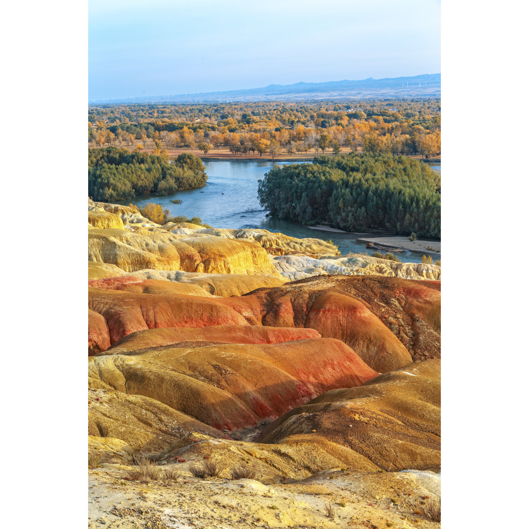 Mehrfarbiger Strand bei Berjin, Xinjiang, China von Spondylolithesis - Druck