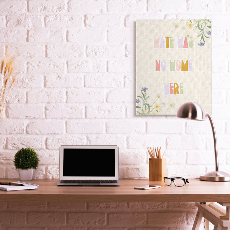 «Hate Has No Home Quote Soft Spring Wildflowers» par Daphne Polselli, impression sur toile, Toile tendue, H 40 po x l 30 po