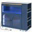 Îlot de cuisine moderne avec rangements, portes en verre cannelé, éclairage DEL, table extensible bleu marine, prise électrique, porte.