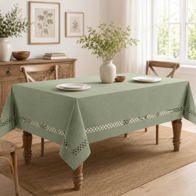 Nappe en lin vert sauge avec bordure découpée décorative