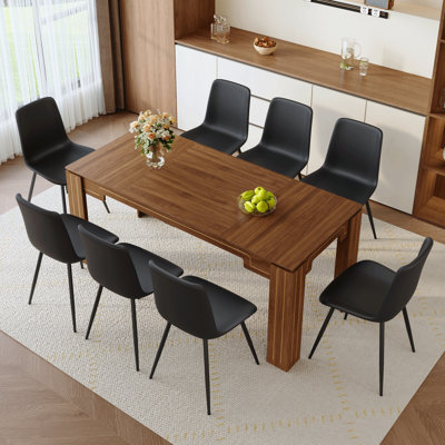 Ensemble de table et de chaises. Table de salle à manger 71 x 31,5 pouces en grain de bois de noyer. Combinée à 8 chaises en polyuréthane artificiel noir avec coussins arrondis. Combinaison de table et de chaises pour la maison.