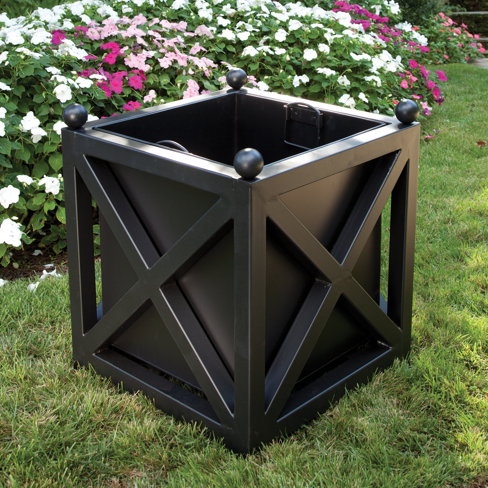Tristan 20" Planter Box, Black