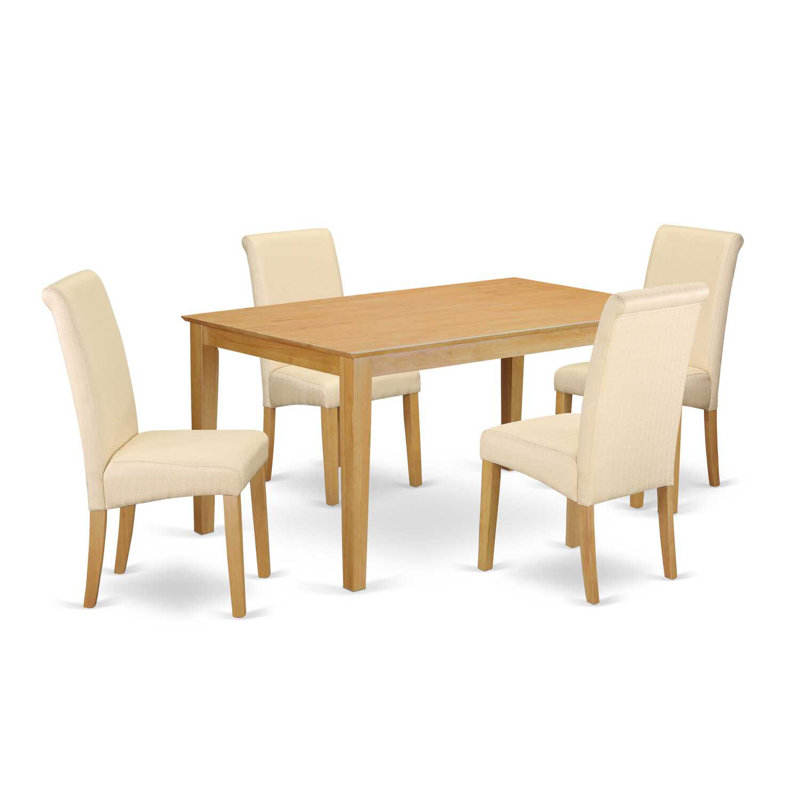 Cet ensemble de salle à manger 5 pièces comprend une table de salle à manger rectangulaire et 4 chaises Parson rembourrées en tissu beige clair