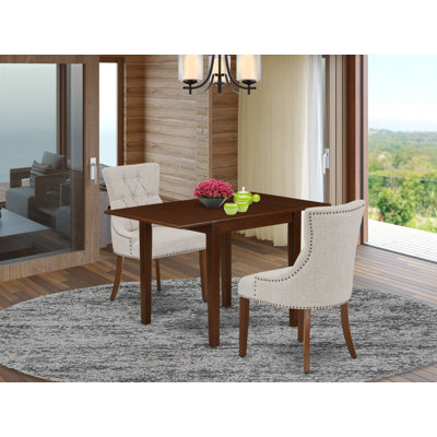 L'ensemble 3 pièces de table et chaises de cuisine contient une table de salle à manger rectangulaire avec Dropleaf et 2 chaises Parsons en tissu de lin, acajou