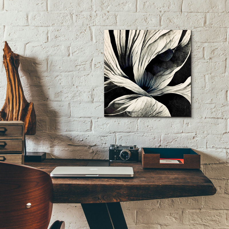 «Flowers Black White 25» par Ray Heere, H 12 po x l 12 po x P 0,13 po