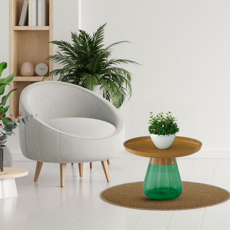 Table d'appoint ronde Aeryn 61 cm (24 po) avec plateau en titane doré mat et base en verre vert, H 17 po x l 24 po x L 24 po