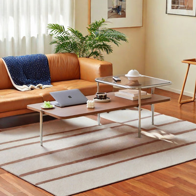 Table basse moderne minimaliste avec matériaux mixtes