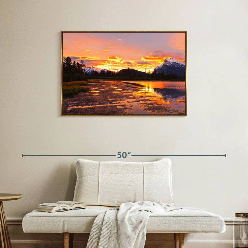 Coucher de soleil au lac Vermilion, Cadre flottant doré, 37 po x 25 po
