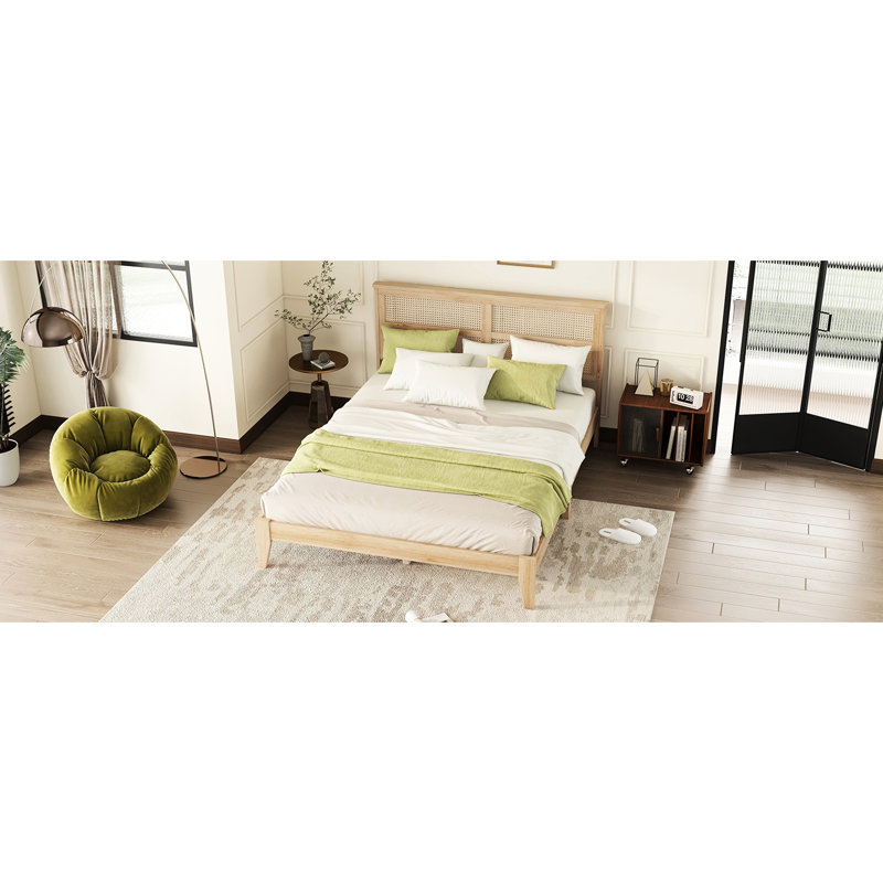 Grand lit avec tête de lit, structure solide, pieds de soutien, espace sous le lit, sommeil confortable en bois naturel, rangement, style