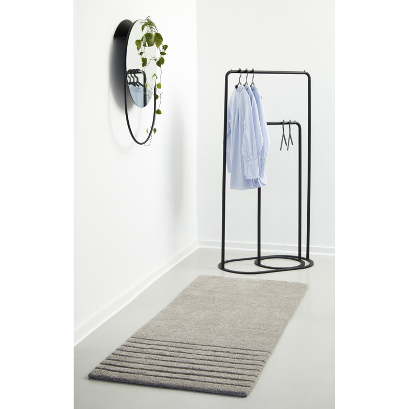 Illusion Hanger