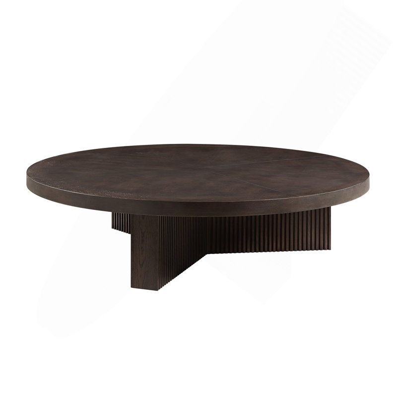 Table basse à finition expresso.