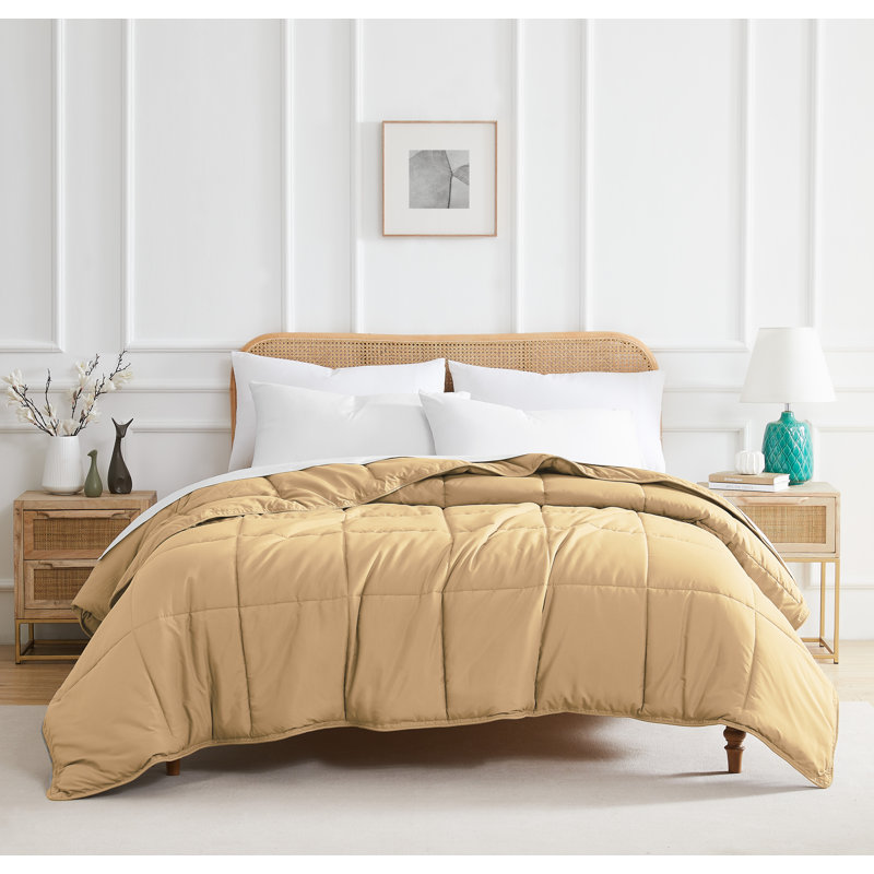 Southshore Fine Linens Vilano Down Alternative Comforter, 240 GSM Double-Brushed Microfiber Oversized All-Season Comforter with Box Stitching, Piped Edges and Corner Tabs, Full/Queen, Gold