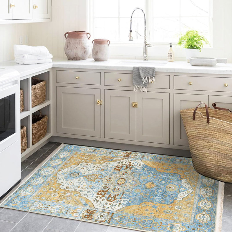 Tapis décoratif à motif traditionnel beige et bleu à motif Barcelona, Rectangle 3 pi 9,81 po x 6 pi 6,74 po