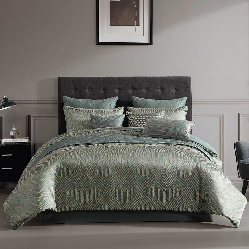 Hendrix Bedding, King Comforter + 2 King Pillowcases