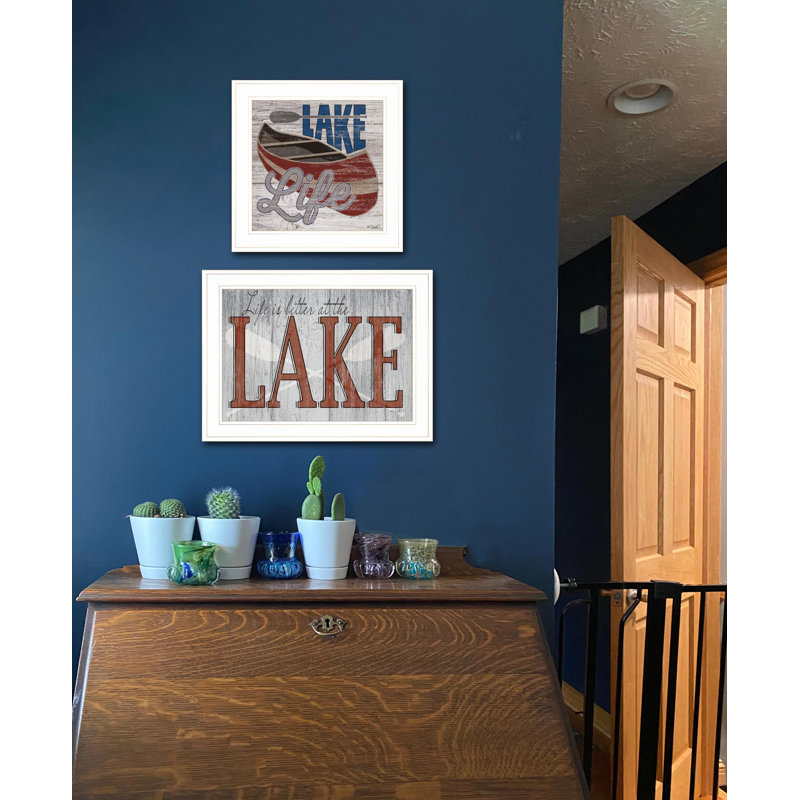 «Lake Life Is Better» par Kate Sherrill, prêt à accrocher, encadré, H 31 po x l 19 po x P 1 po, Blanc / or