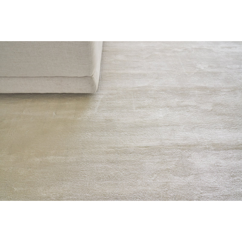 Plain Dove Area Rug in White, Rectangle 4' x 6'