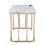 Bureau rectangulaire en faux marbre or / blanc 23,63 po Lamina avec ports USB, prises de courant et structure plaquée or