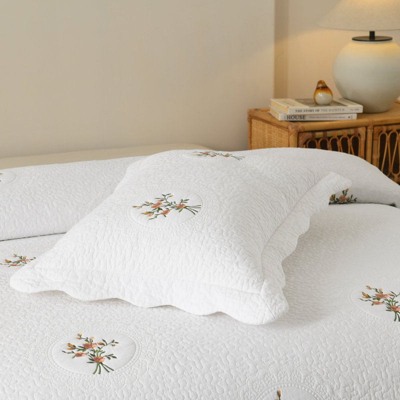 Ensemble de courtepointe brodée bouquet de roses blanches en coton 3 pièces, Queen Quilt + 2 Shams