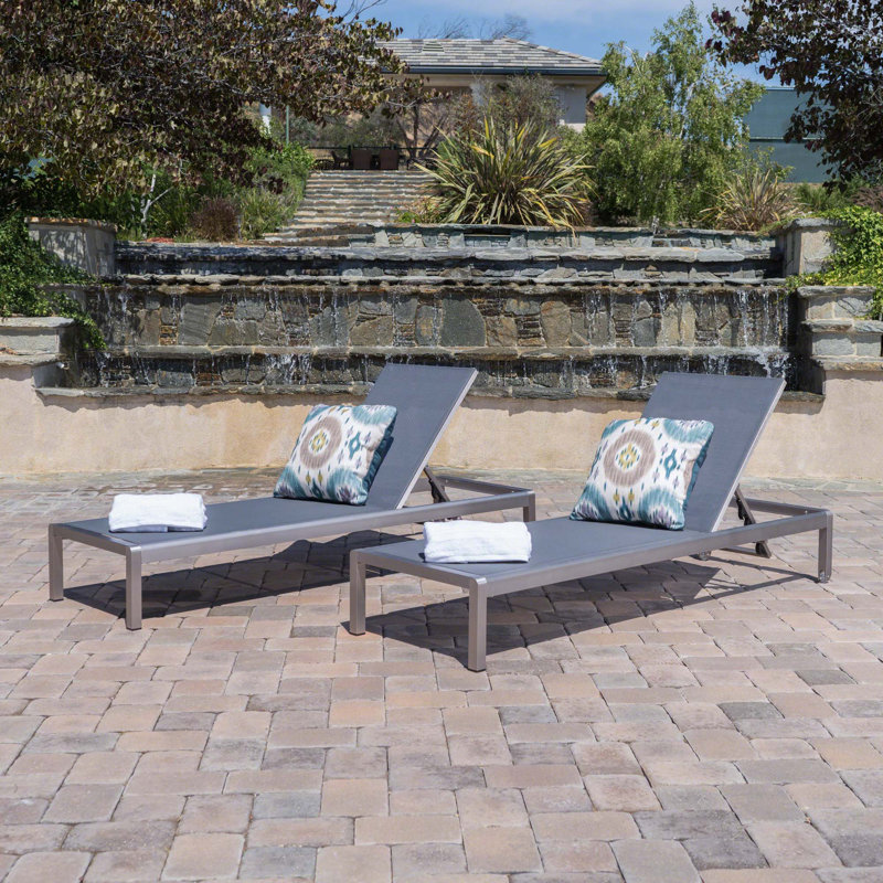 Chaises longues inclinables de 77,56 po Caggiano, Cadre gris pâle
