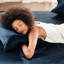 2 taies d'oreiller standard de luxe 100% satin bleu nuit, froissées, douces pour la peau, texture lisse boulochage, à bout ouvert, frisottis apprivoisés