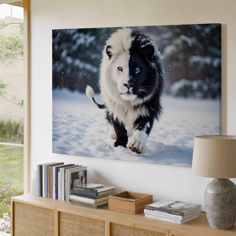 Toile dans un paysage enneigé tranquille, un lion majestueux qui marche vers l'avant, son corps principalement blanc accentué par une toile