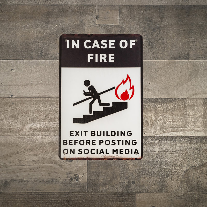 Drôle de métal en cas d'incendie, sortie de secours, panneau d'avertissement, décoration murale, bar, nouveauté