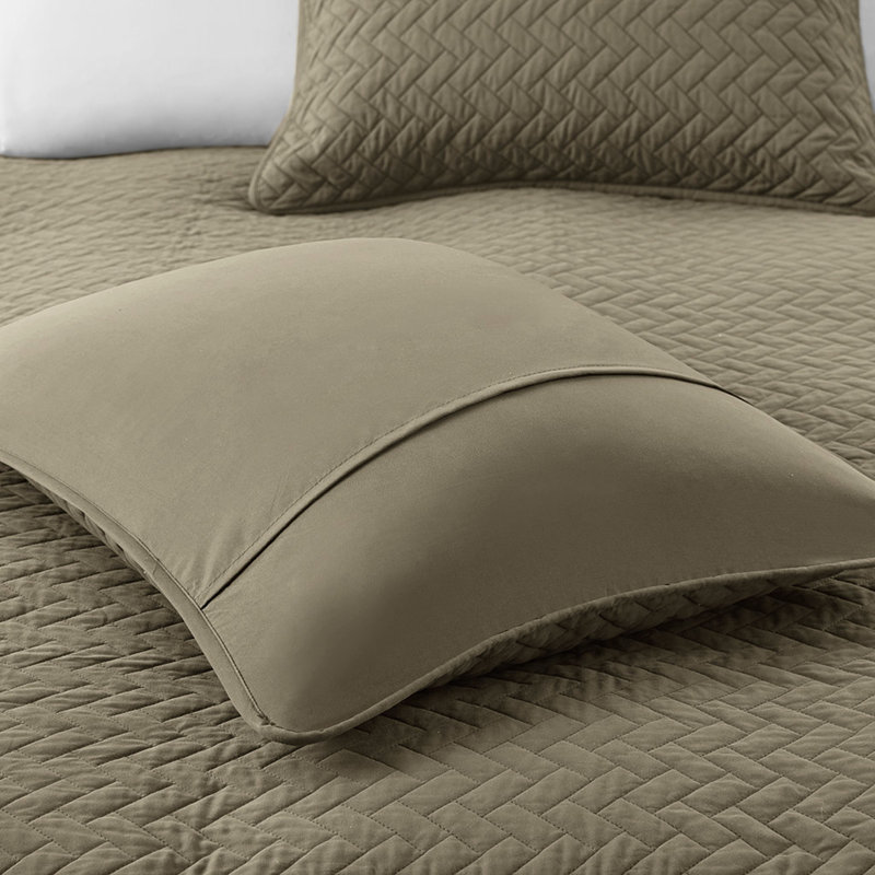 Ensemble de courtepointe pour lit très grand 3 pièces en taupe - chevrons et prélavé surdimensionné avec courtepointe