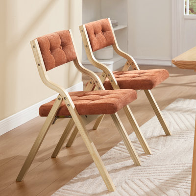 Chaise pliante au design élégant avec structure en bois massif et dossier et siège rembourrés capitonnés