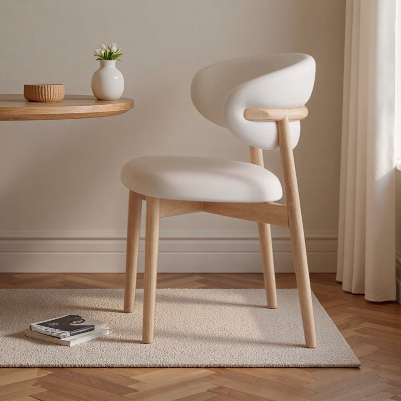 Chaise moderne en bois massif avec revêtement en similicuir