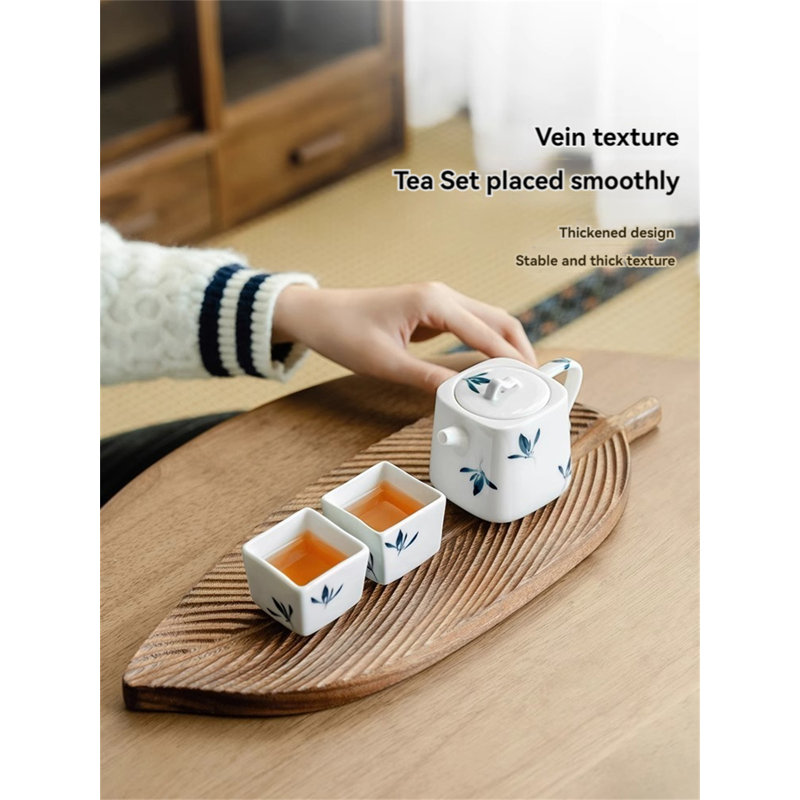 Plateau en noyer, H 0,71 po x l 4,45 po x P 11,69 po