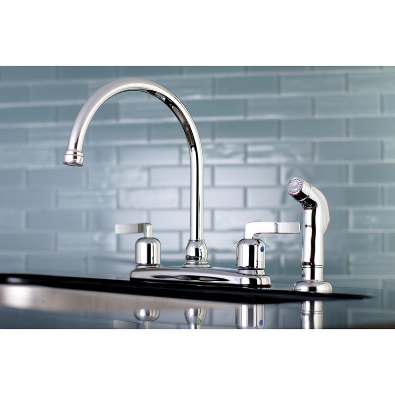 Robinet de cuisine central à 4 poignées et 4 trous 8 po avec douchette latérale Kingston Brass Centurion, Chrome poli