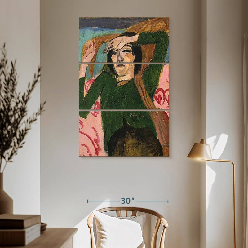 Avery femme dans un chemisier vert, H 65 po x l 42 po