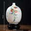 Vase en porcelaine blanche peint à la main - décoration artistique moderne