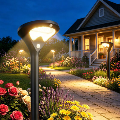 Lumières de sentier solaires à détecteur de mouvement, 26 lumières solaires de jardin imperméables à DEL lumineuses, lumières de sentier réglables à 3 modes pour la cour, l'allée et la cour