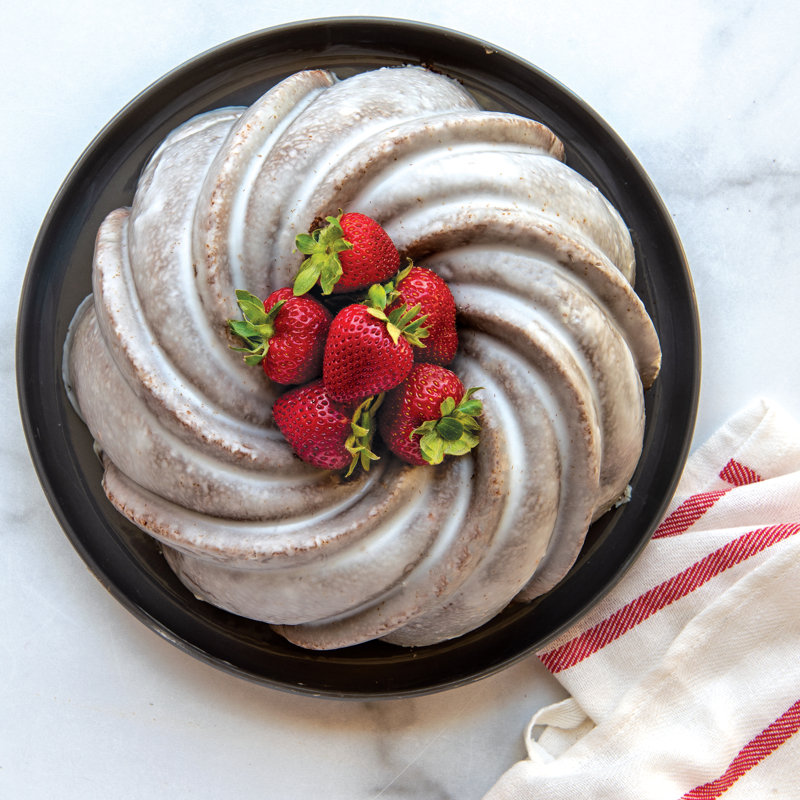 Nordic Ware Bundt® Aluminum Non-Stick Novelty Round Pan