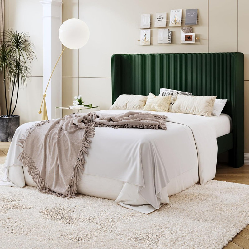 Structure de lit tapissier grand format en velours côtelé avec tête de lit à oreilles capitonnée verticale, rangement sous le lit de 8 po, lattes en bois et support en métal, assemblage facile, vert foncé
