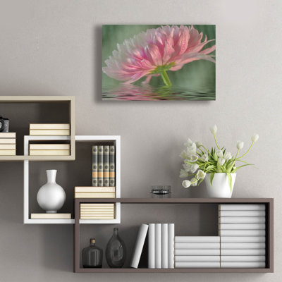 «Dahlia Reflection» par Pamela Plummer