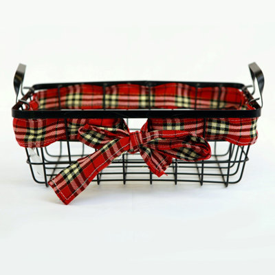 Panier noir en fil métallique avec ruban rouge à carreaux