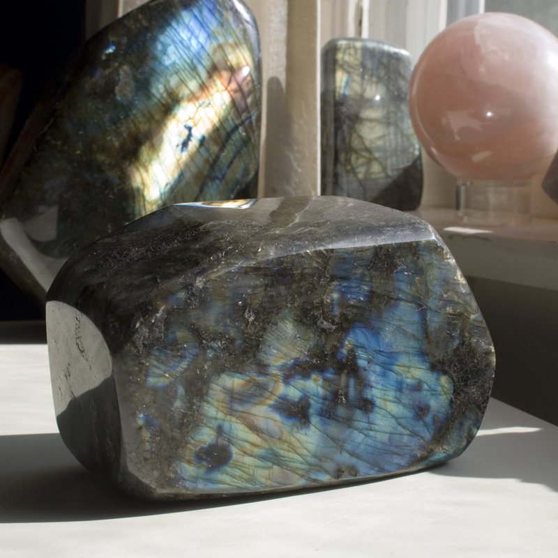 Labradorite arc-en-ciel de nombreux angles