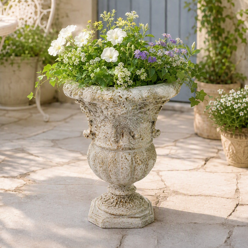 Pot de fleurs en calice avec trous de drainage et détails antiques, L 13,58 po x P 13,58 po x H 23 po