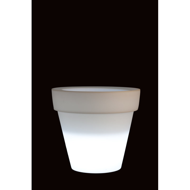 Maceta Resin Pot Planter, 20.5" H x 23.5" W x 23.5" D