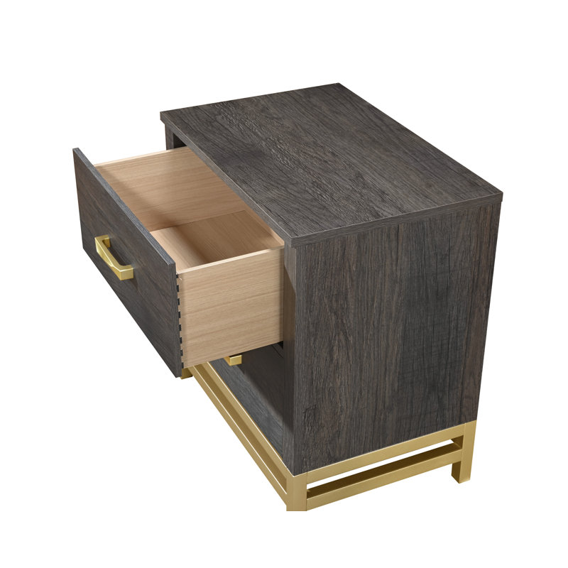 Ensemble de chambre à coucher Huntlee Yelena, Grand, 3 Pieces: Bed, Nightstand, Chest