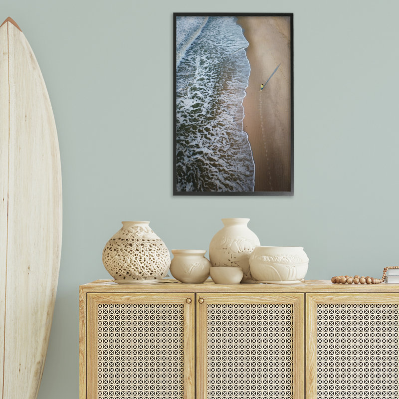 Vue aérienne verticale de la plage, estampe numérique encadrée par Rick Berk, Giclée encadrée noir minuit, H 30 po x l 20 po