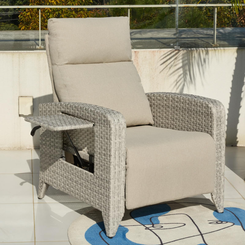 Fauteuil inclinable d'extérieur en osier avec table Dasai, Beige, Gris crémeux