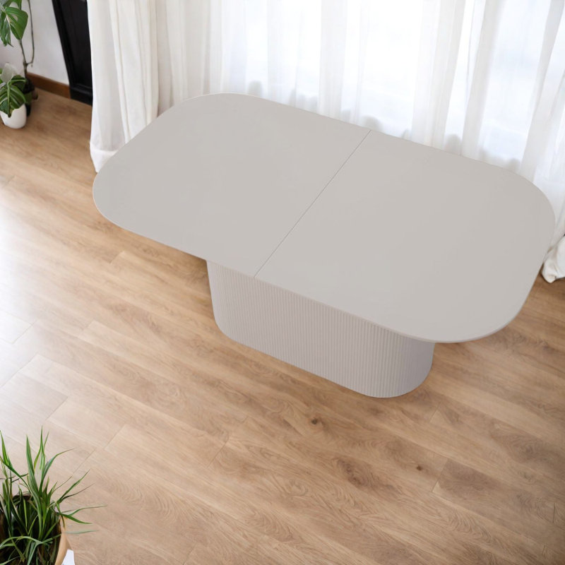 Tables de salle à manger élégantes crème avec fabrication en bois aggloméré, conception moderne pour un usage domestique