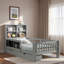Lit plateforme avec tableau noir, tiroirs de rangement et tablettes ouvertes-722753423-722753422
